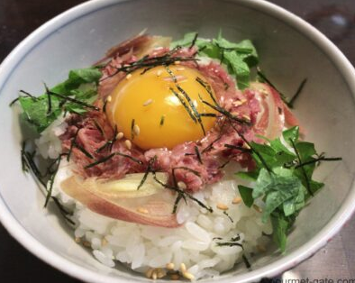 腰塚の極上コンビーフで丼