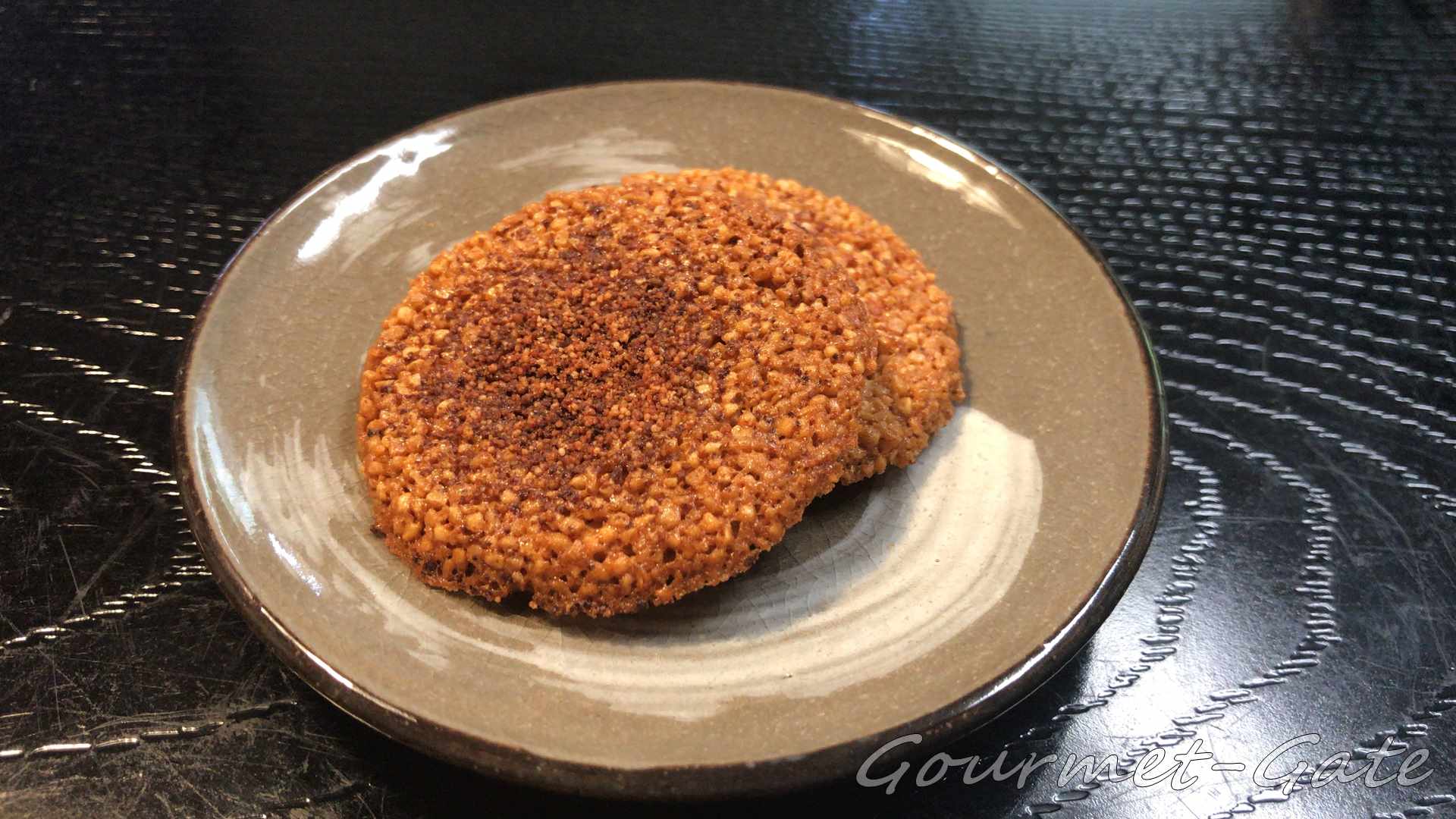 博多明太えびせんを盛り付け