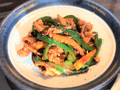 青椒肉絲、窓