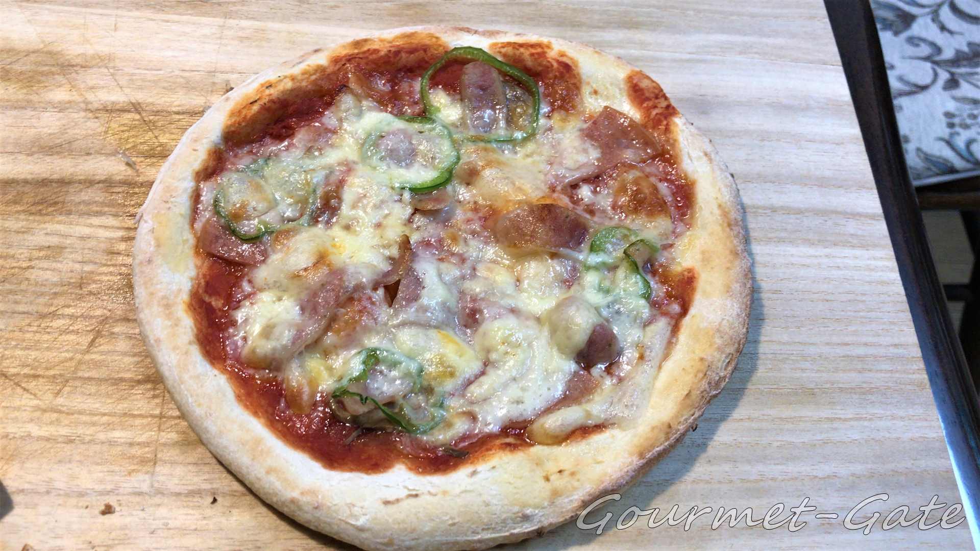 焼き上がったピザ１