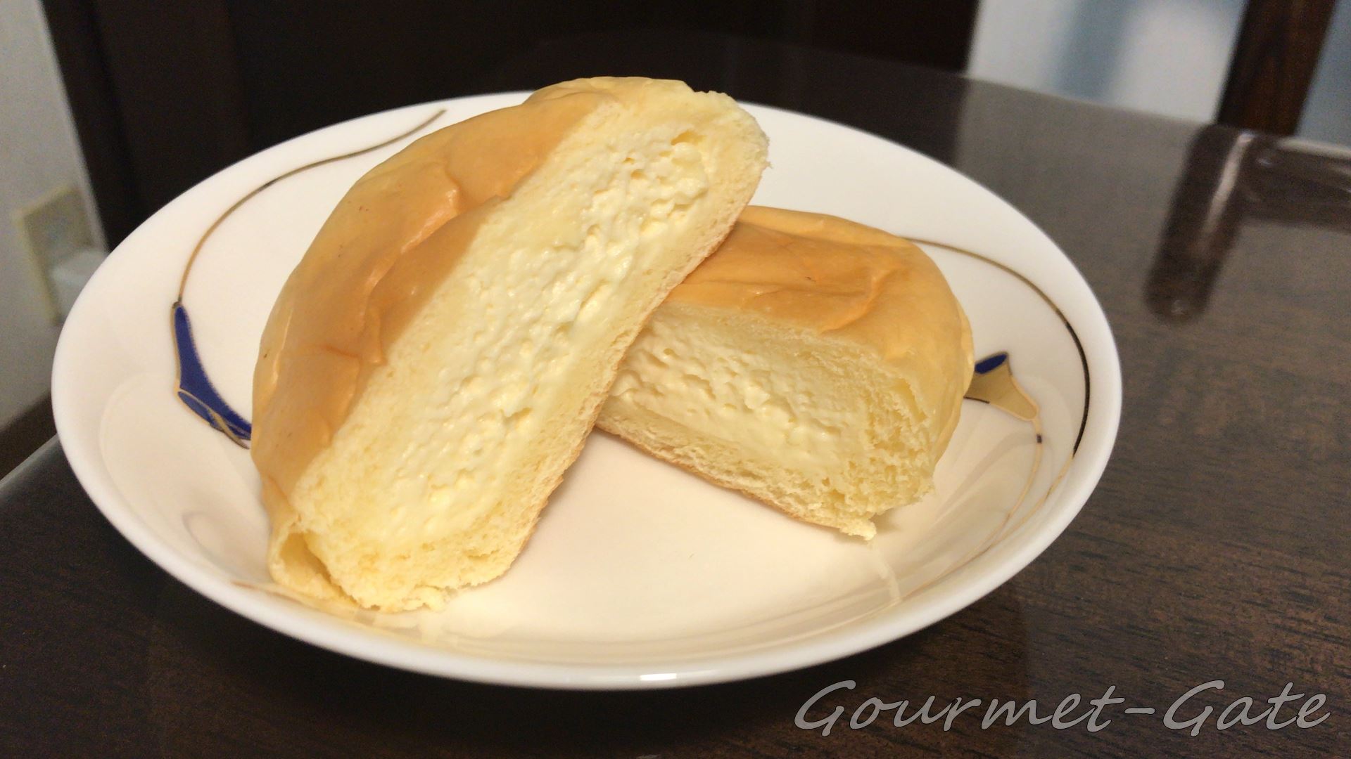 八天堂のクリームパンはトロリと優しい味わい