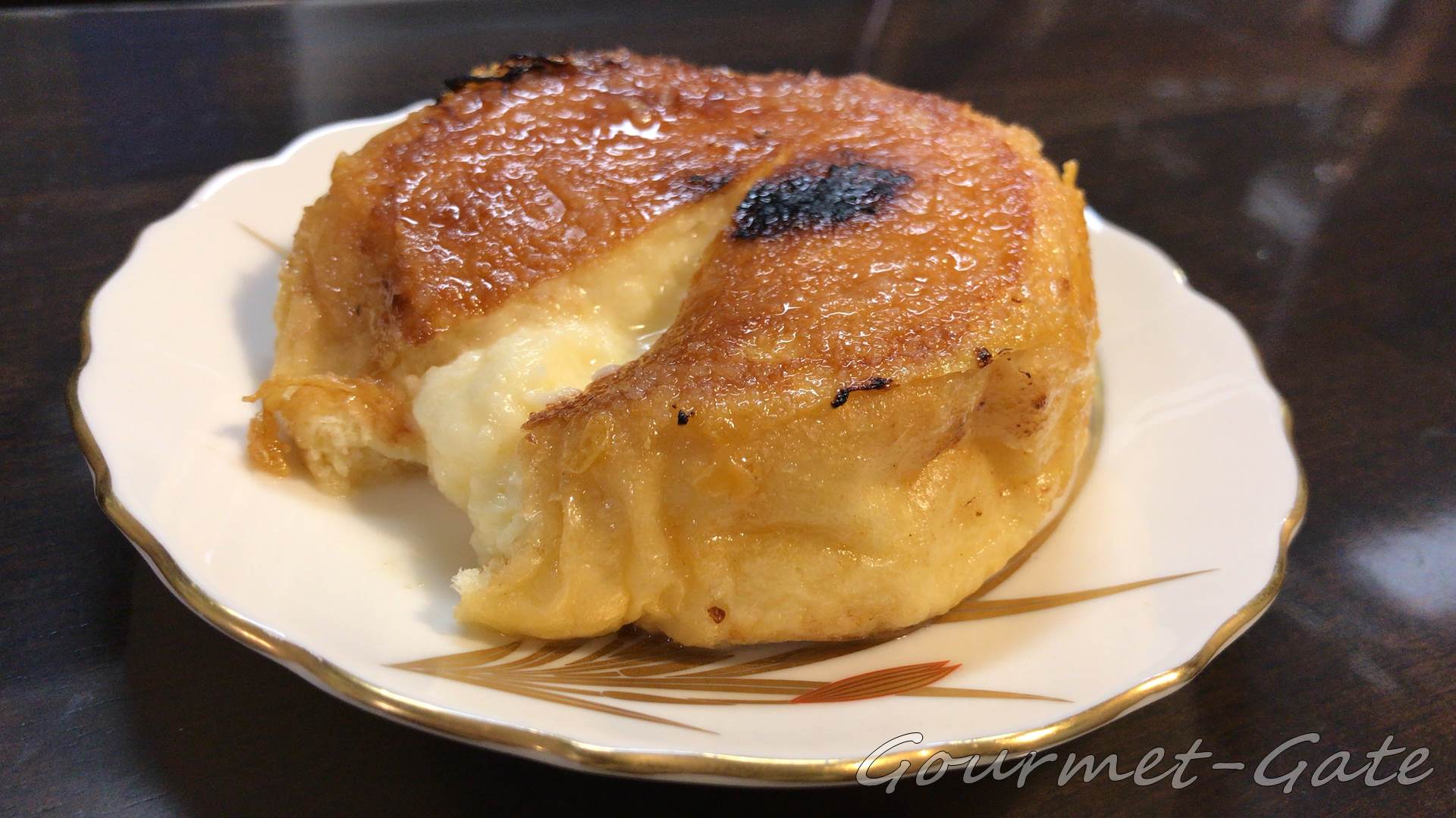 八天堂のフレンチトーストから溢れ出すクリーム