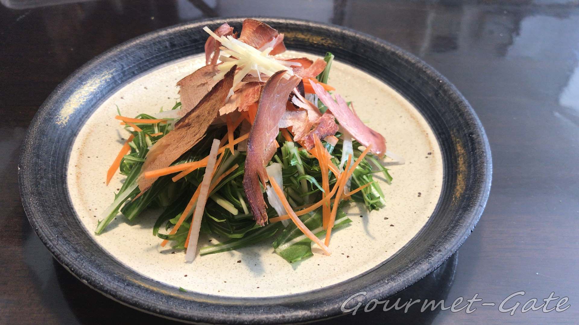 食べる削り節で作ったサラダ