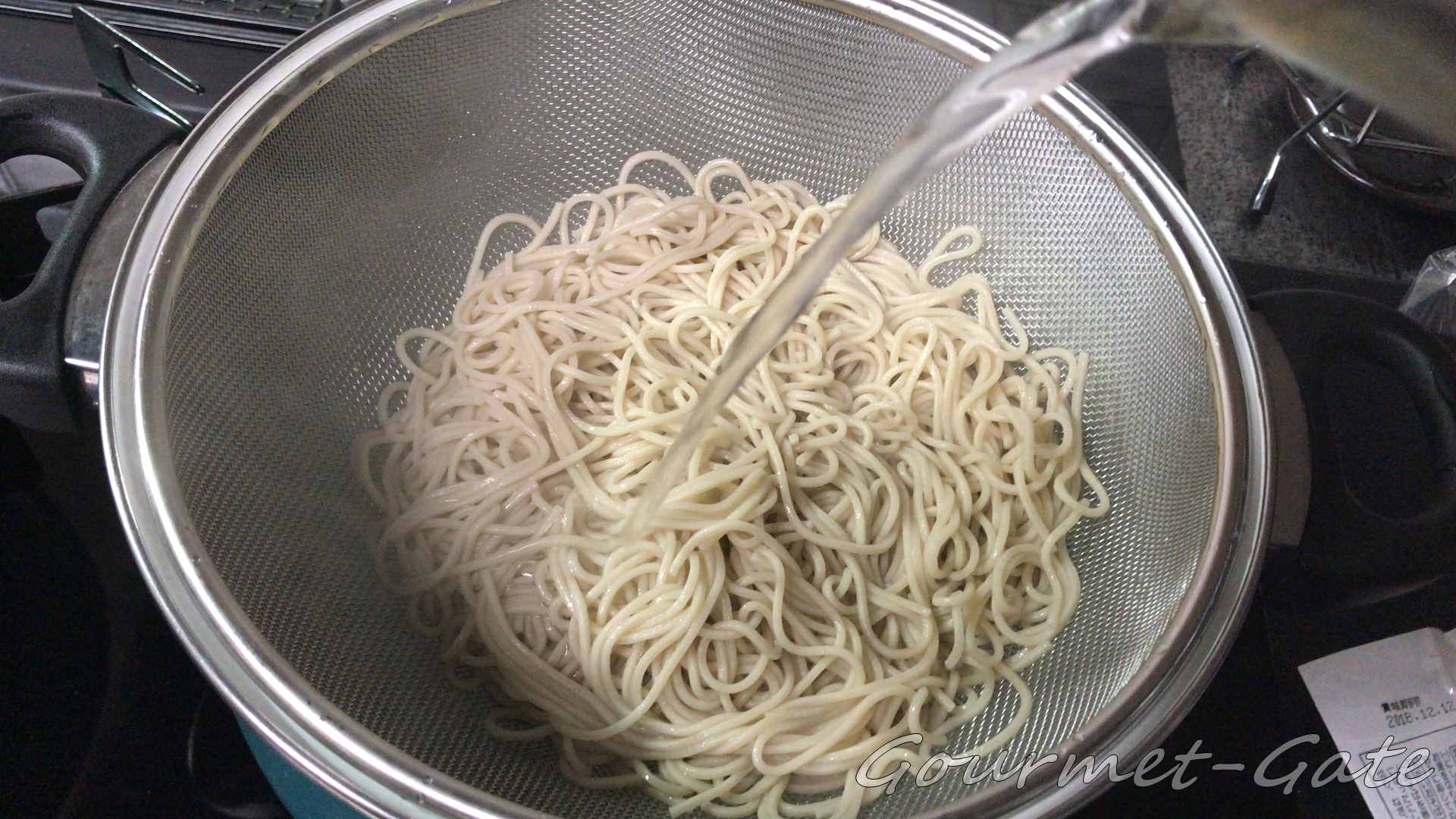 そばの滑りを取ったら熱湯で温め直す
