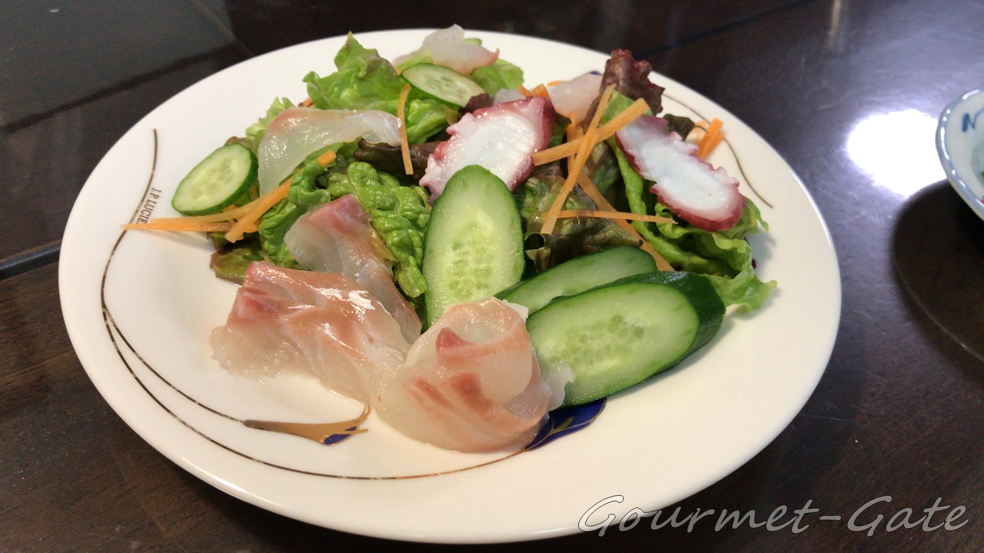 完熟牡蠣のドレッシングで作った海鮮サラダ