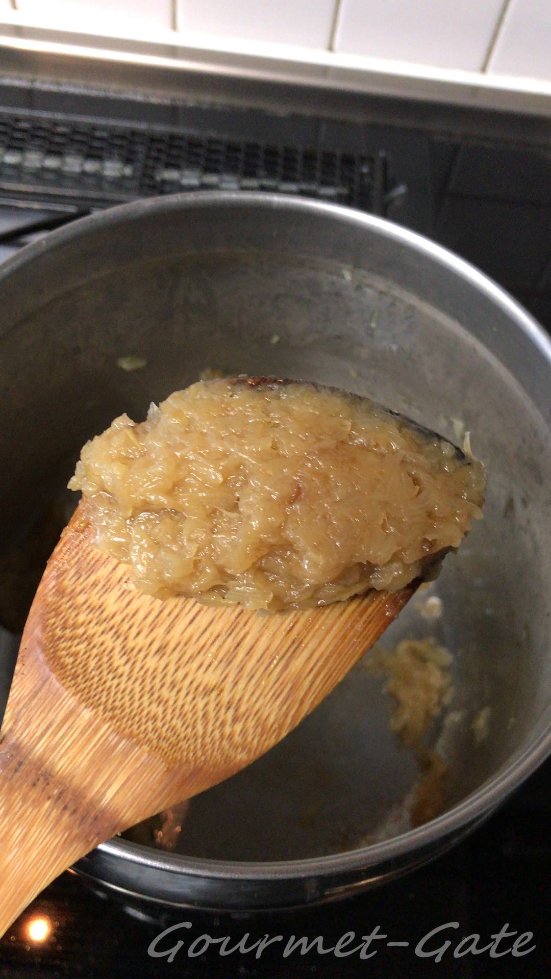 じっくりと飴色玉ねぎに