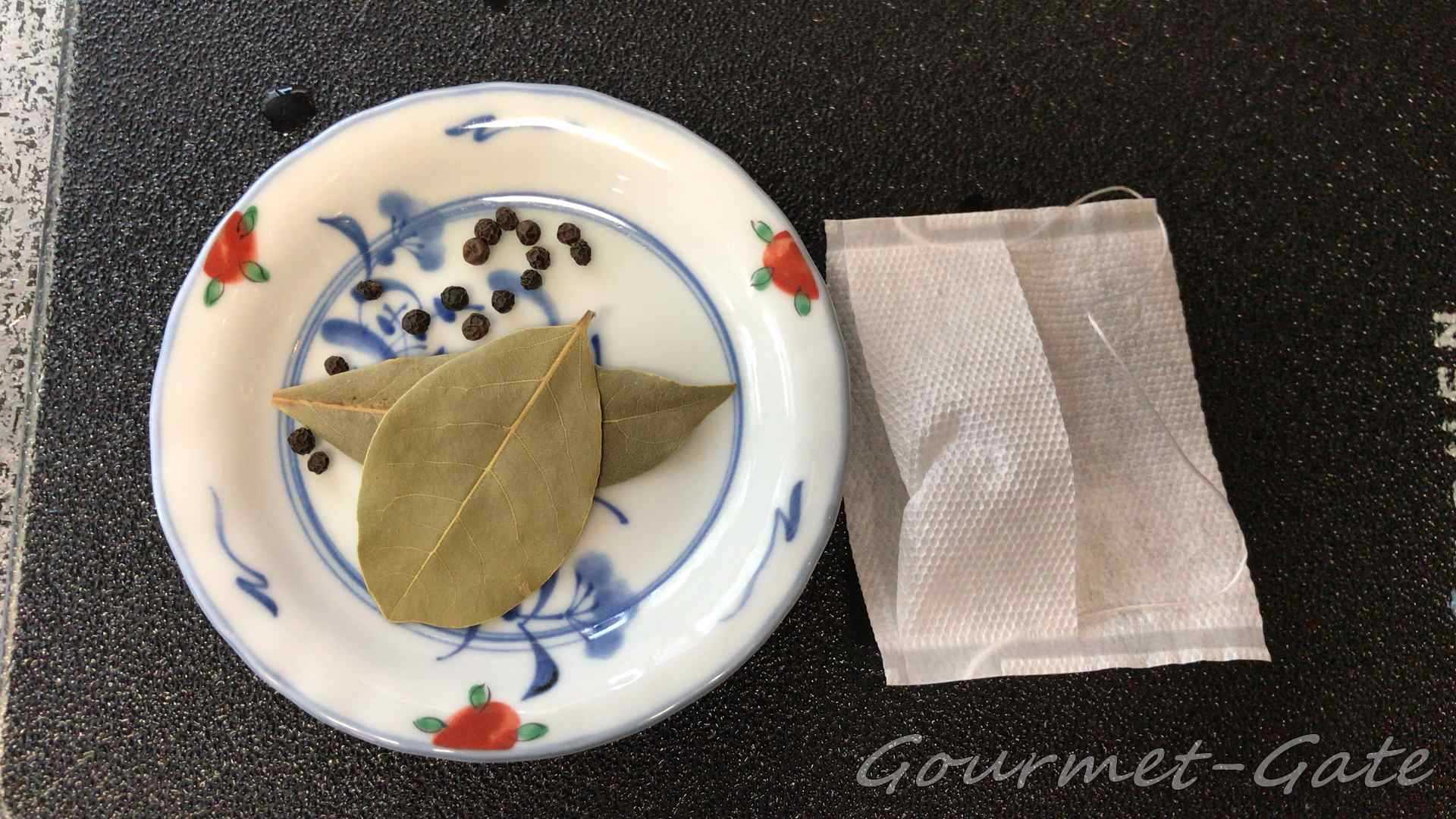ローリエとブーケガルニもカレーに入れる