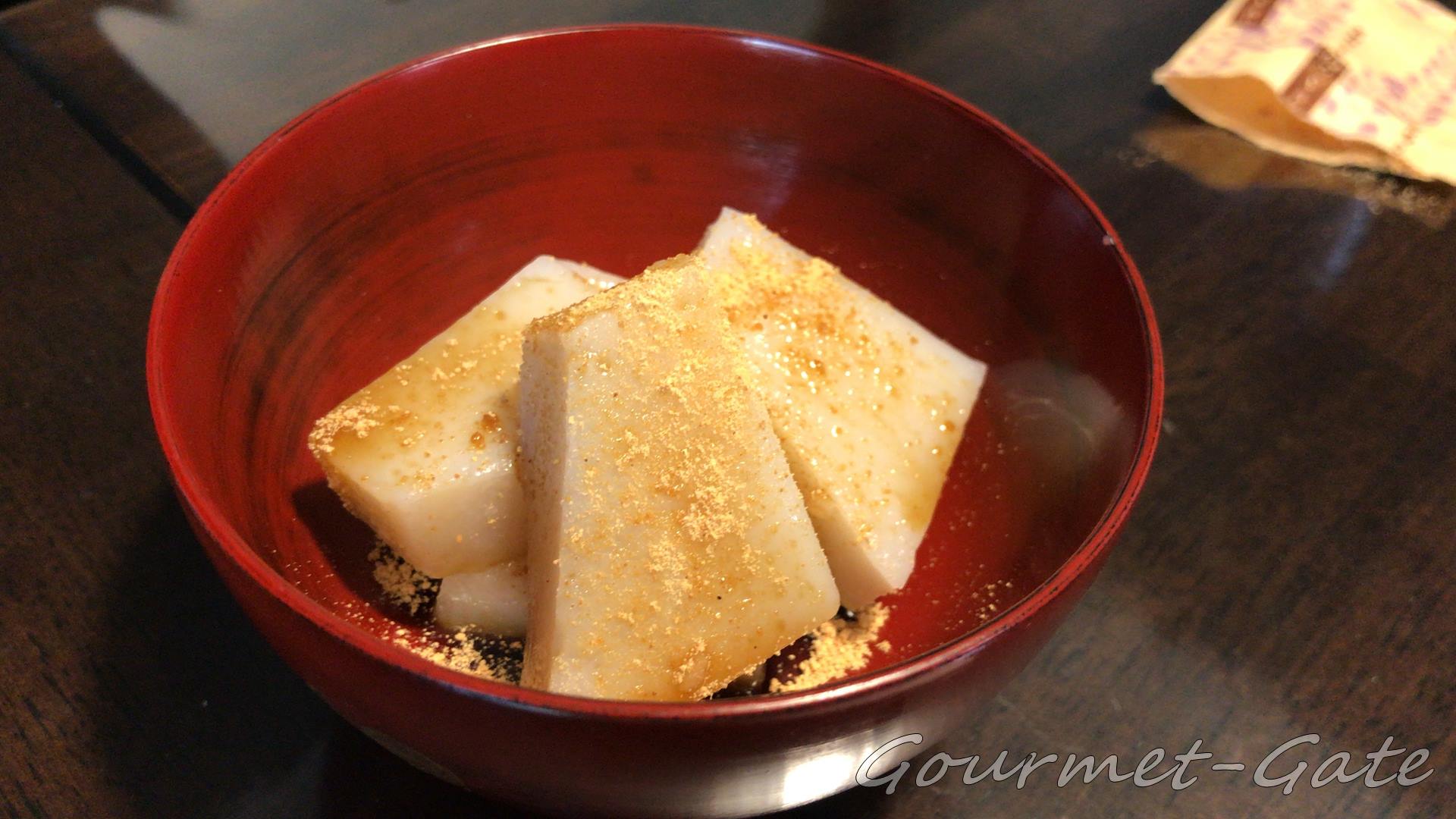 船橋屋のくずもちを盛り付け
