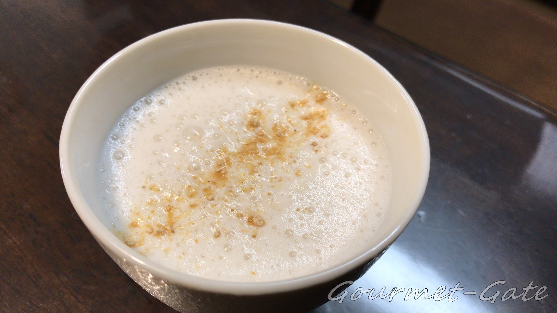 濃いアーモンドミルクでカフェラテ風に