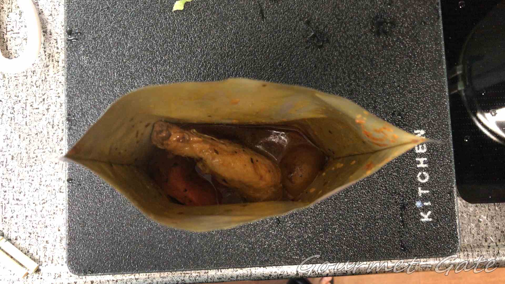 湯煎が終わったレトルトカレー