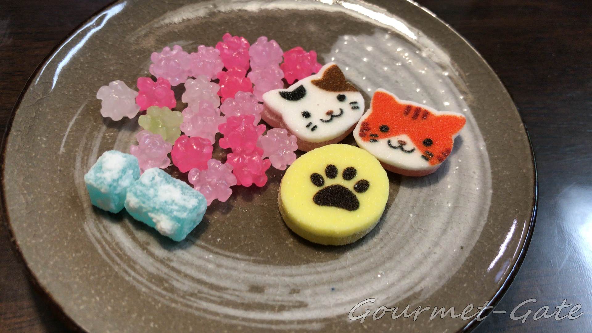 ねこもにゃかの中身を取り出す