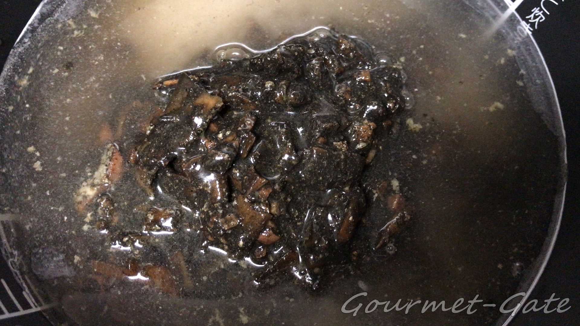伊江島おっかー自慢のイカスミじゅーしぃの素でまっ黒ご飯