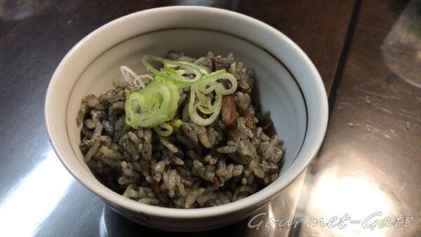 実食】黒い炊き込み飯「伊江島おっかー自慢のイカスミじゅーしぃの素」 - シェフのおとりよせ～グルメの扉～