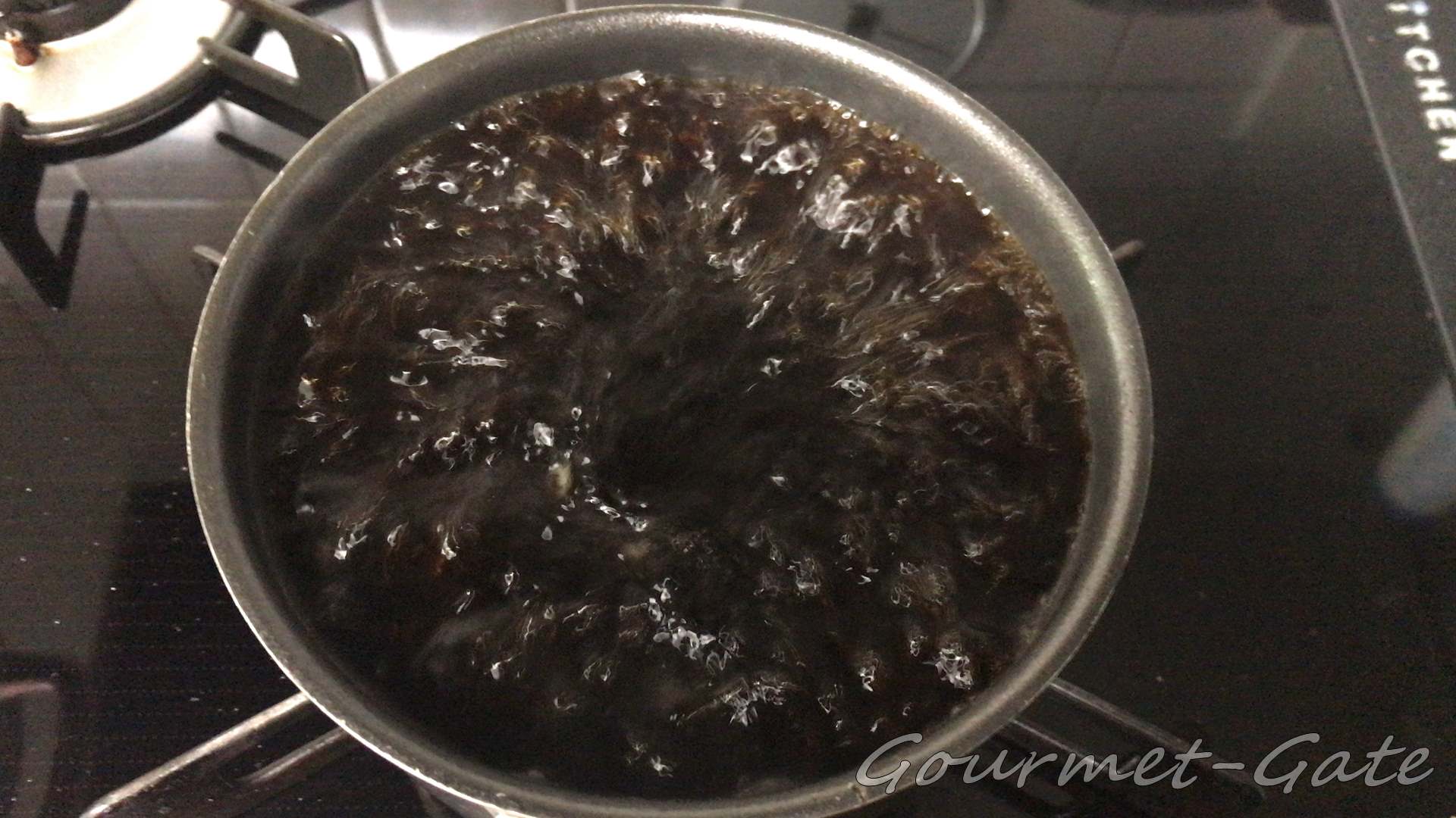 かえしと出汁は火を入れるとよく馴染む