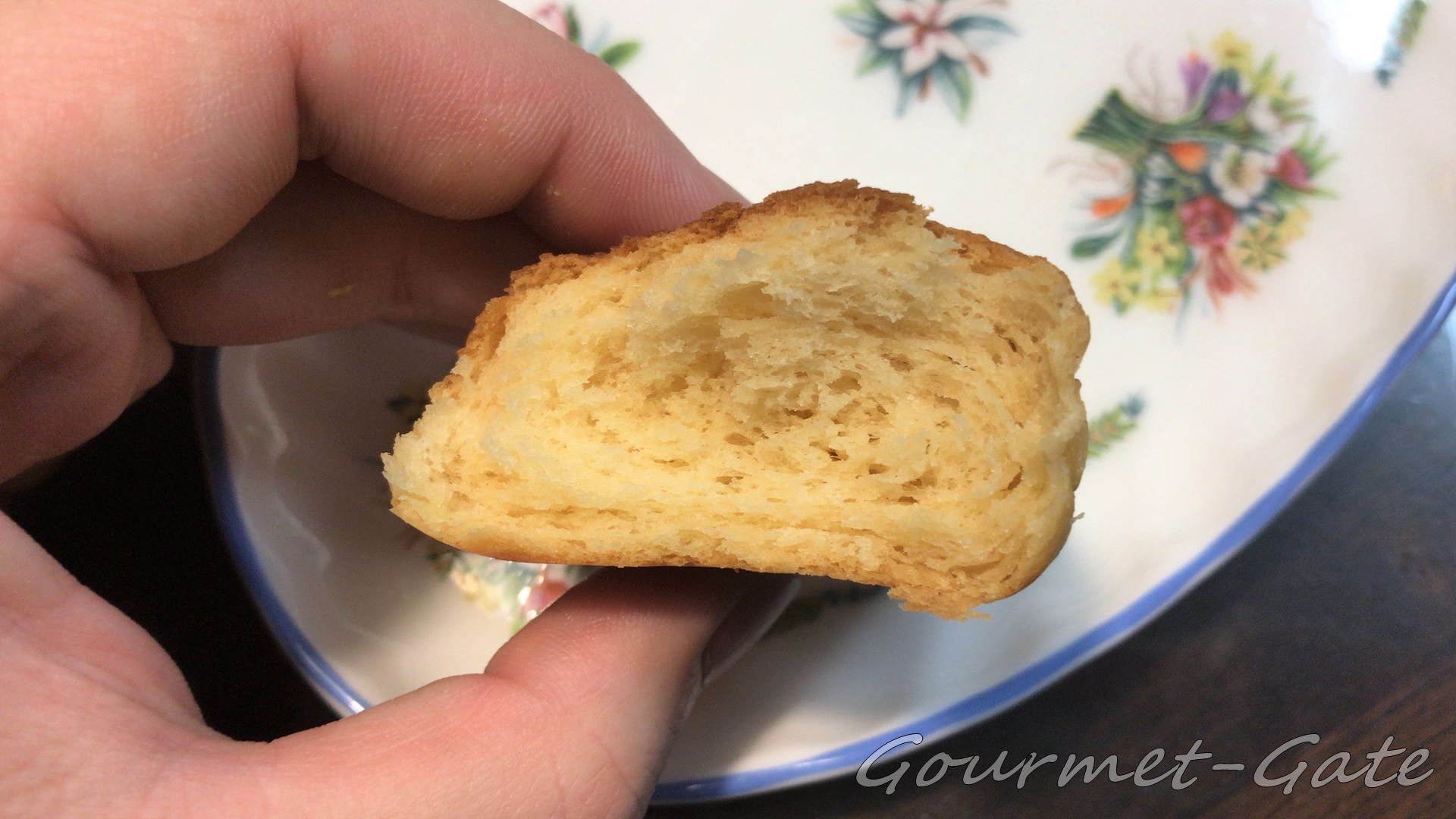 ロングライフフーズのパンはしっとりふんわり