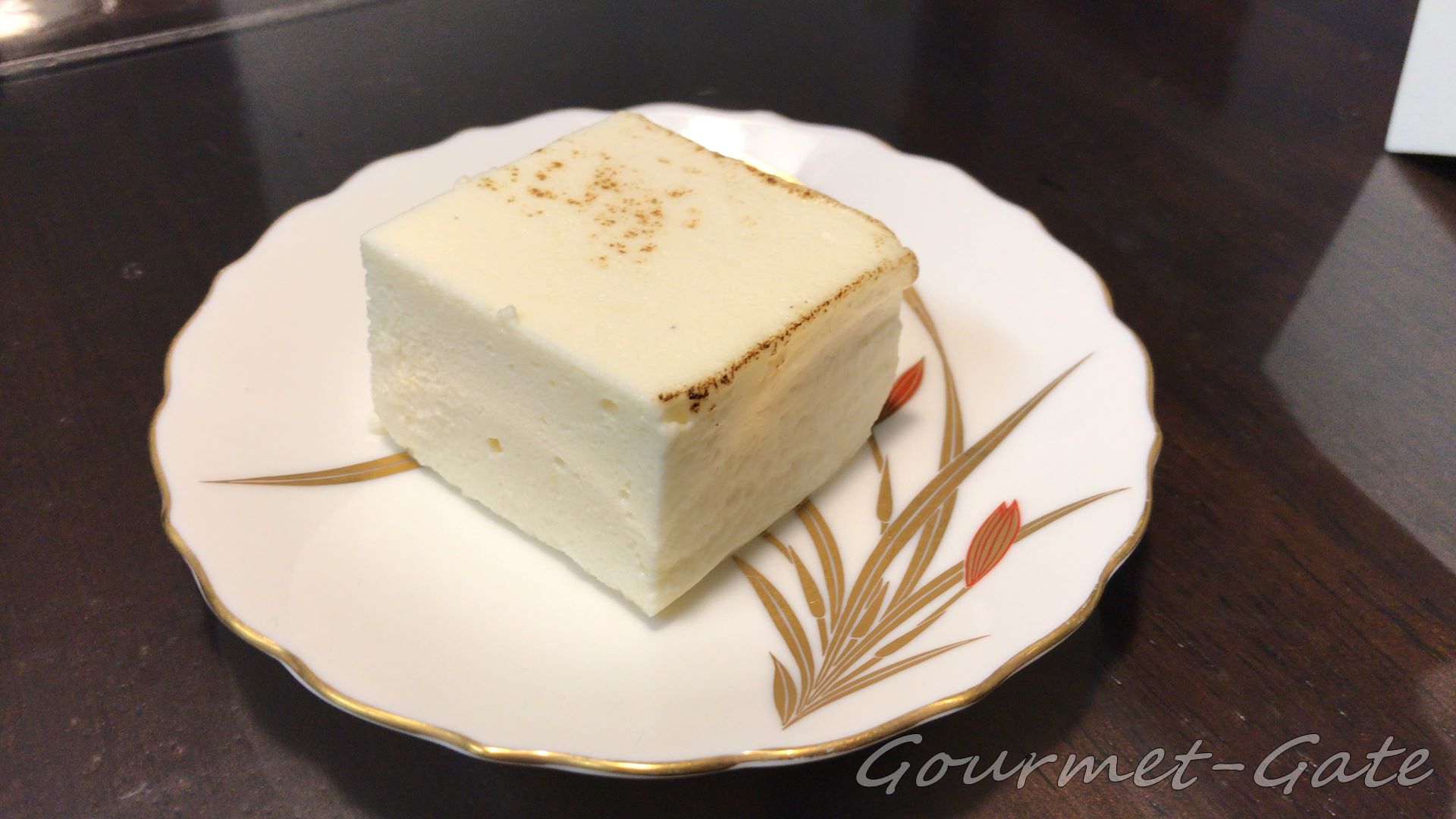 切り出してみるとトウフチャウデもチーズケーキらしさが出てくる