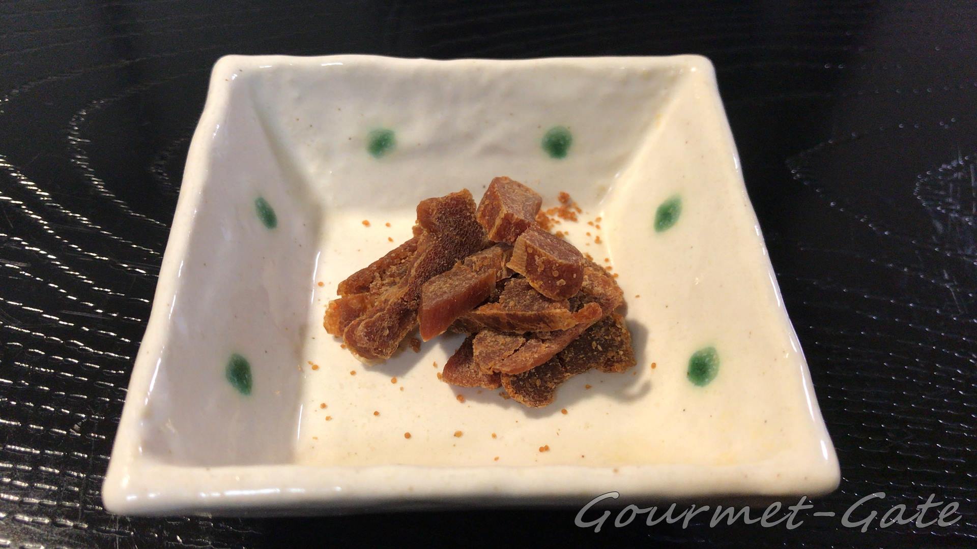 明太子からすみを盛り付け