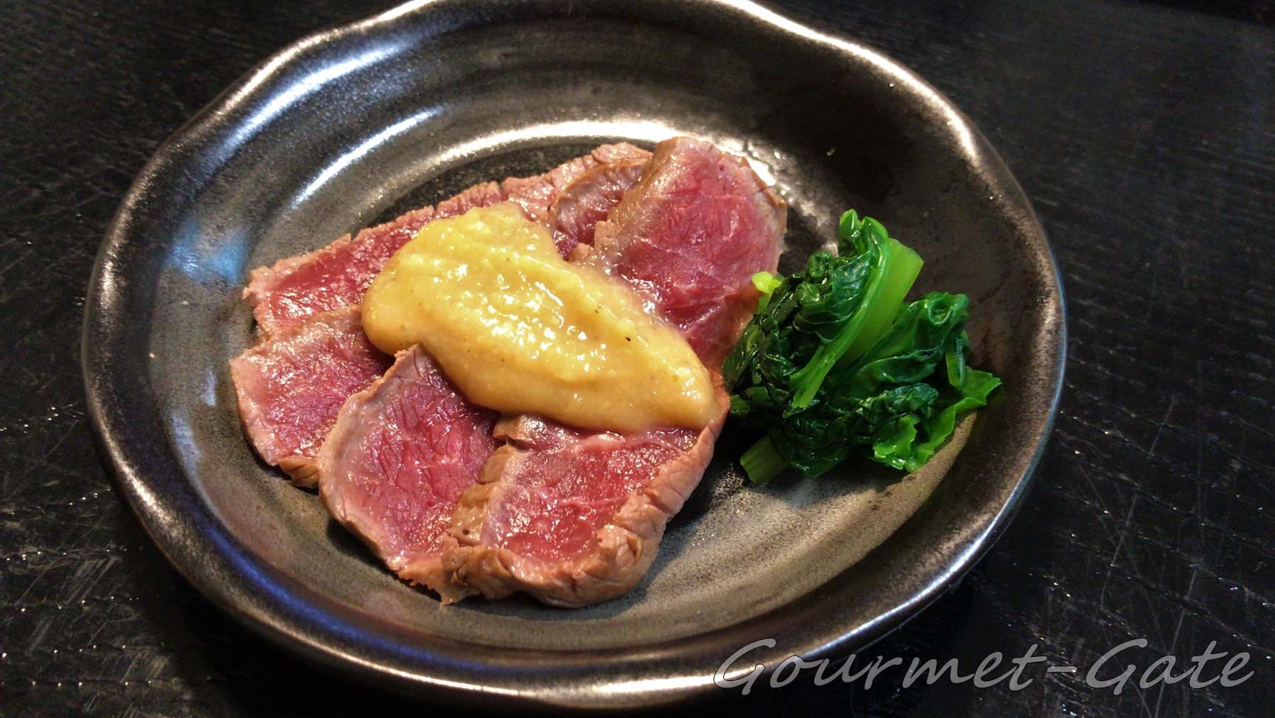 辛子味噌のせ牛のタタキ