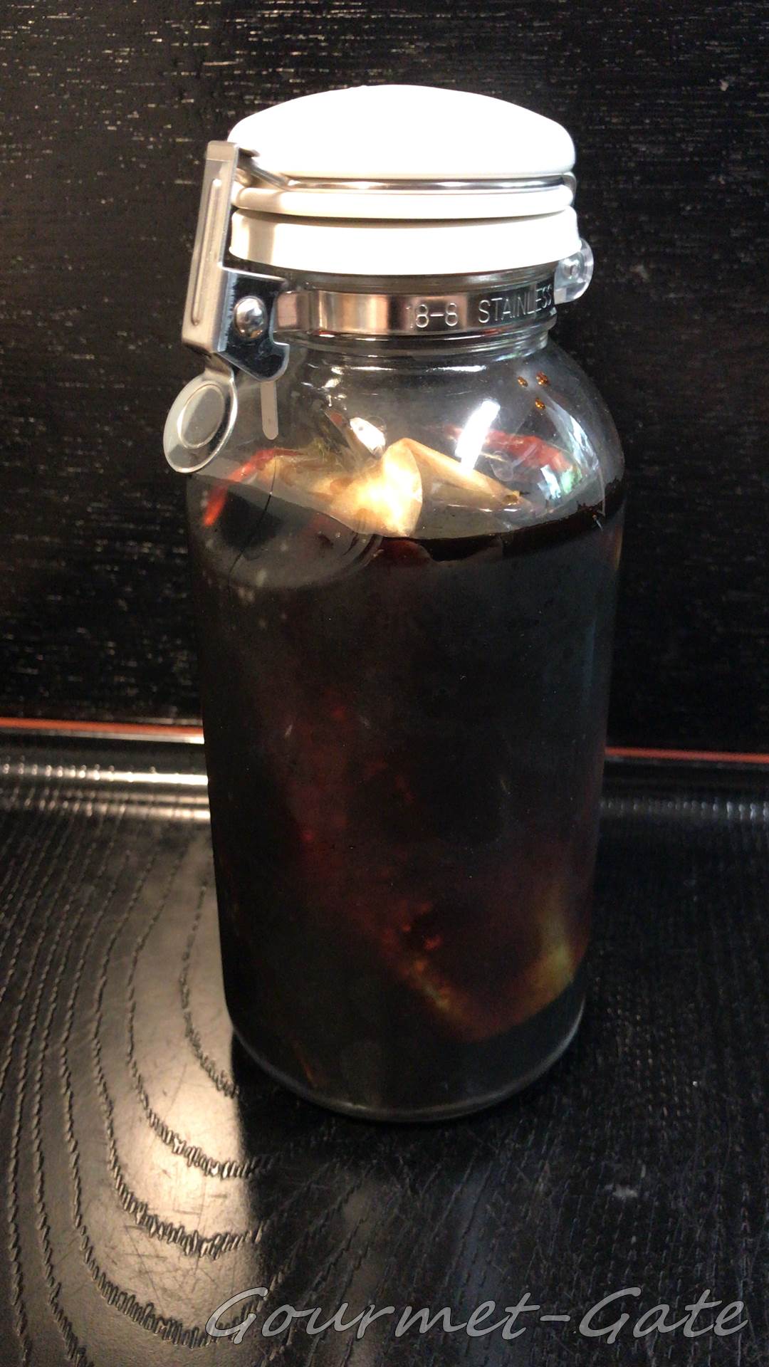 出汁パックを醤油に突っ込むと手軽なだし醤油に