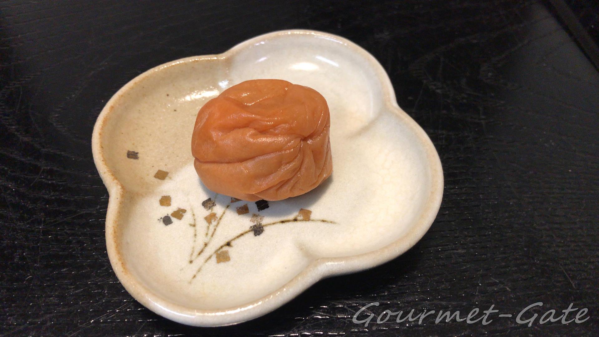 梅仙人の白梅干は美しい、全く潰れていない