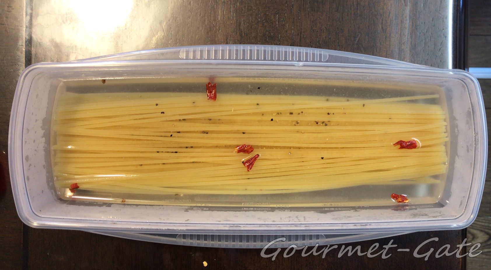 電子レンジで手軽にペペロンチーノ