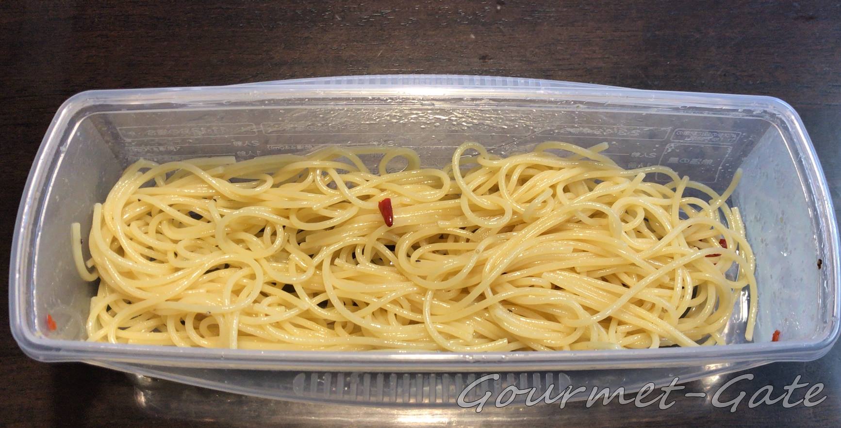 材料を入れて電子レンジで加熱するだけで完成