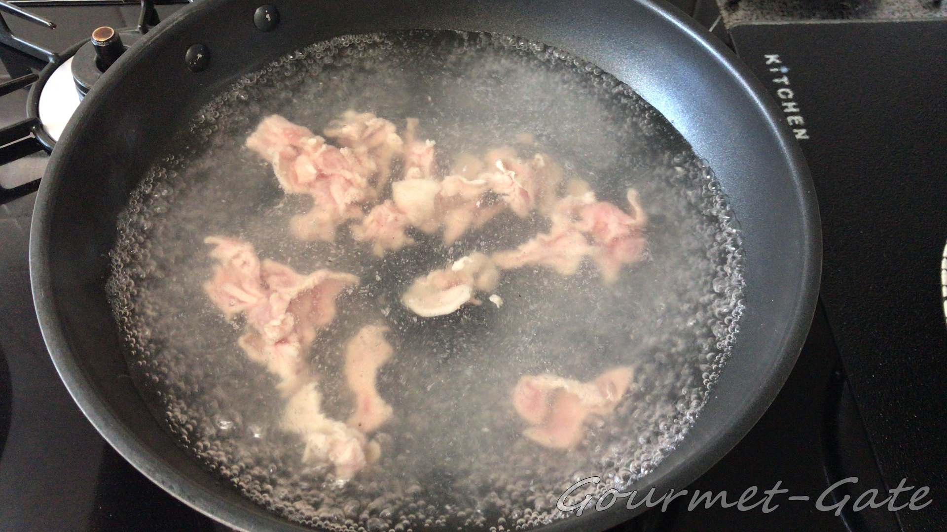 油通しの方がうまいが、サッパリしてこれはこれで良い