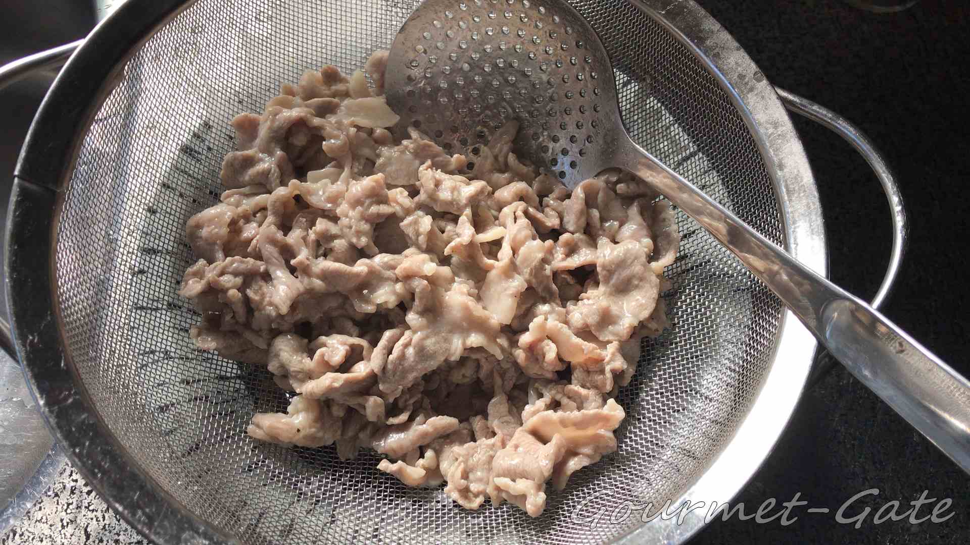 しっかりと水を切るのが重要