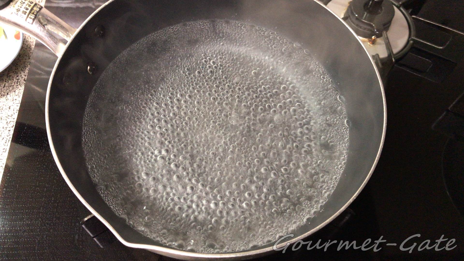熱湯を用意