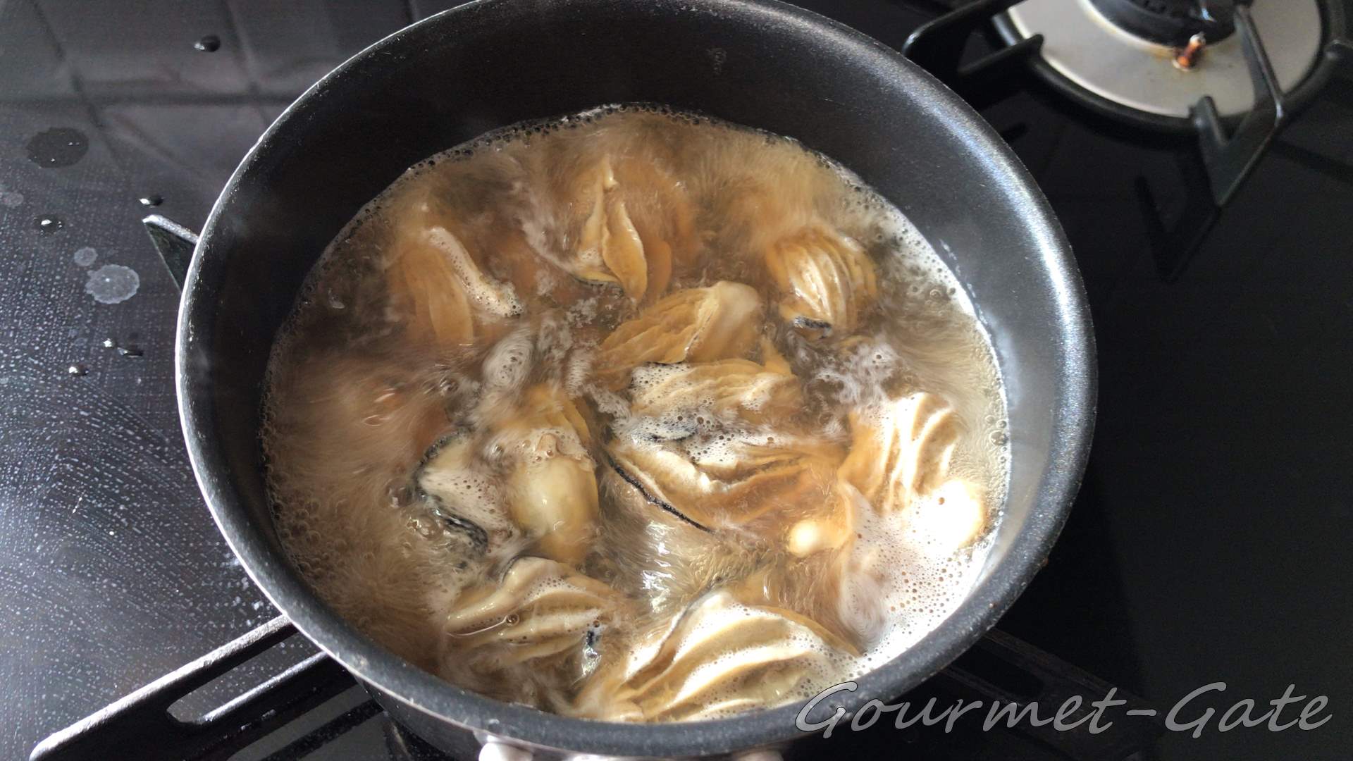 再沸騰したら牡蠣の火を弱める
