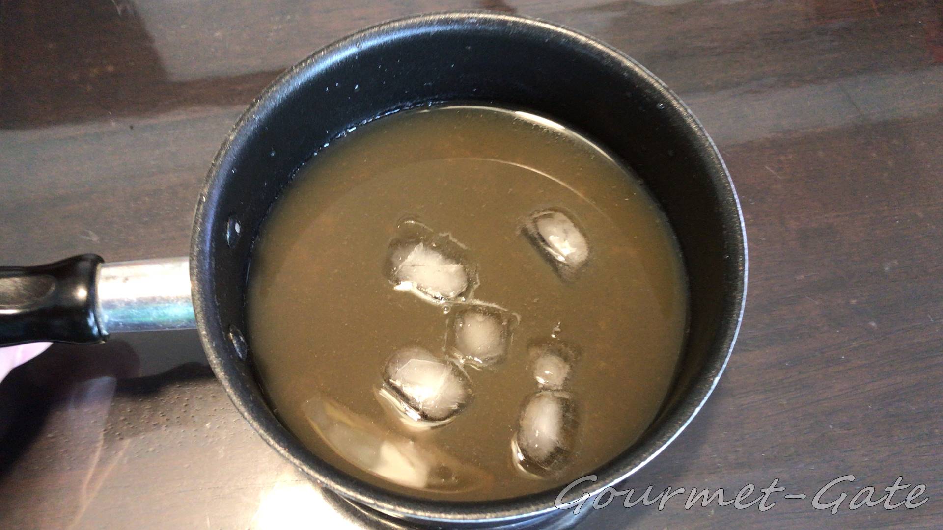 煮汁は濃い目なので氷で薄めてちょうどよい
