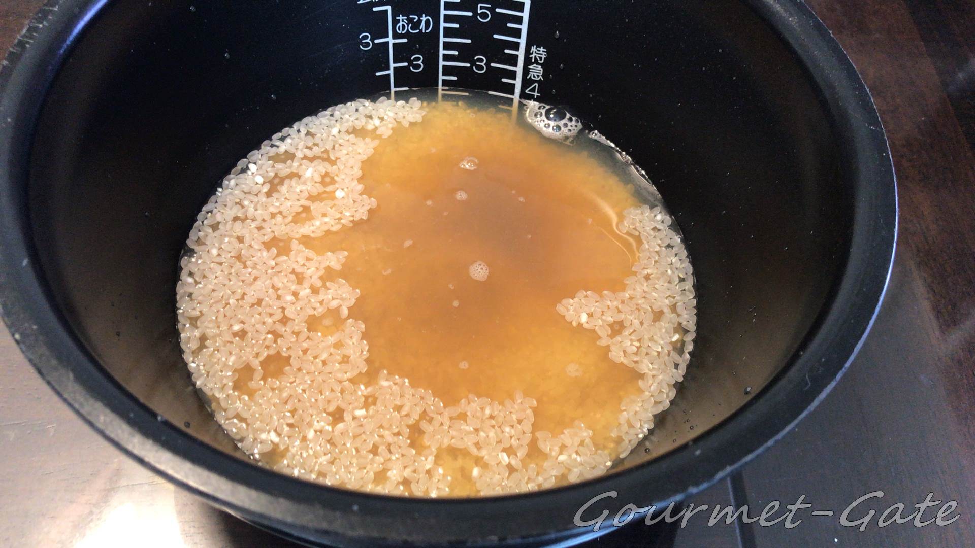 調整した牡蠣ご飯の汁のみの画像