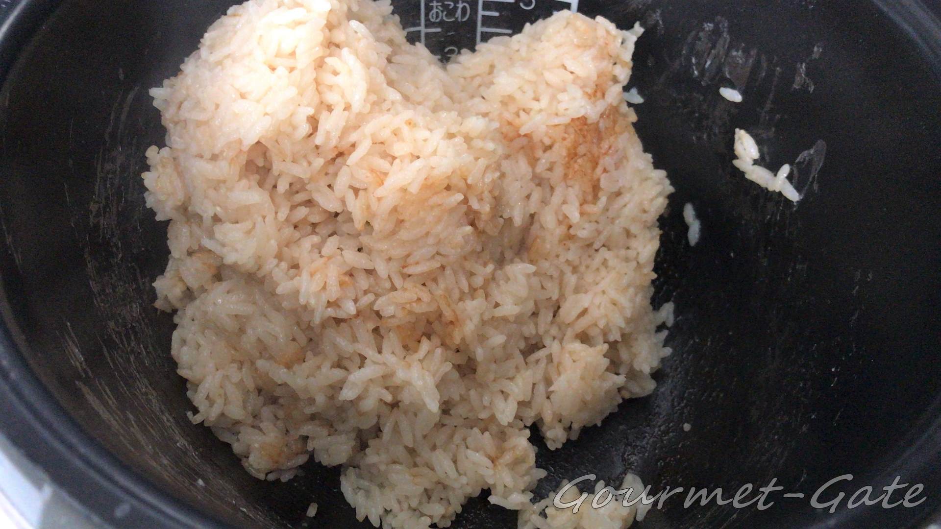 この手のご飯はだいたいおこげが出来る
