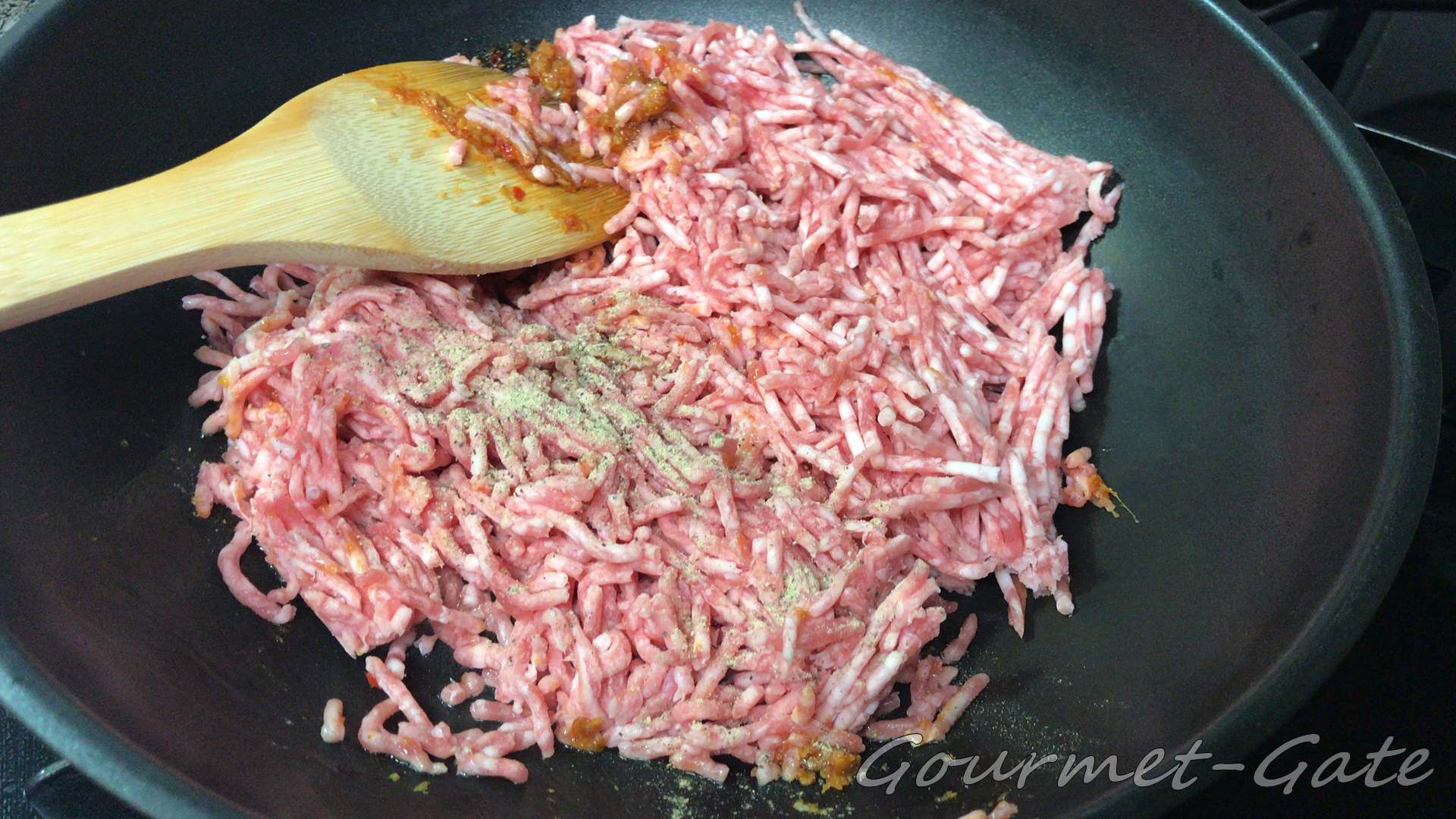 豚ひき肉は低温で炒めるとパラパラになる