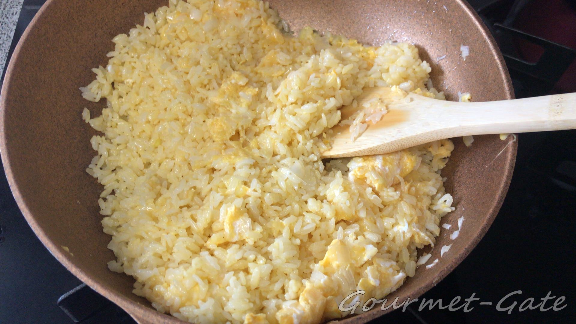 パラパラチャーハンに中華鍋のあおりは必須ではない