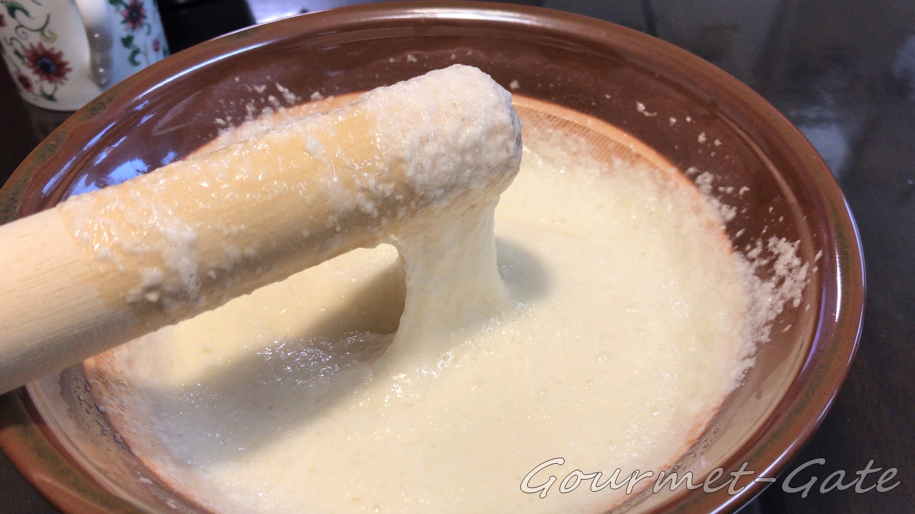 好みの硬さになるまで水分を追加