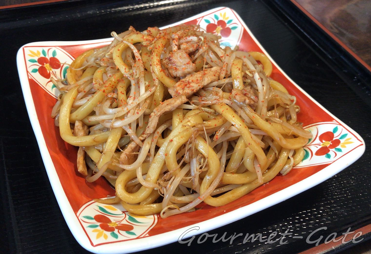 なみえ焼きそば、盛り付け、完成品、七味がなまら合う
