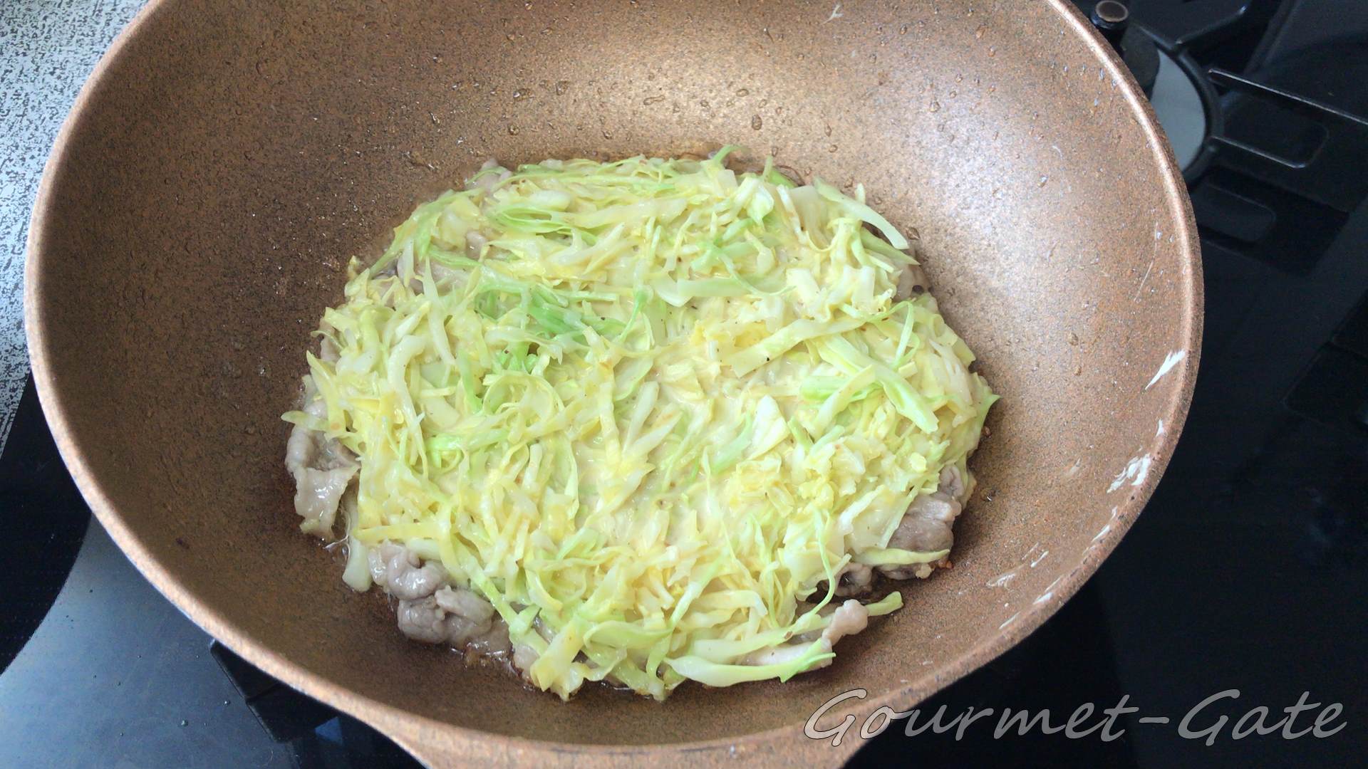 固まったらフタを取り、両面焼く