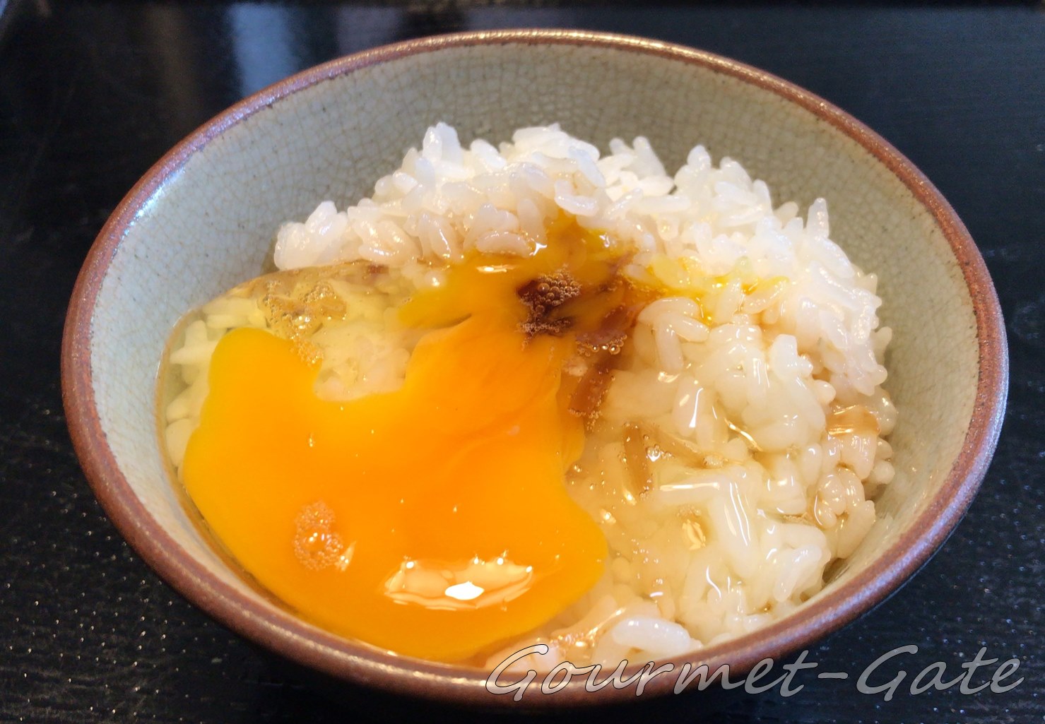 定番の卵かけご飯、当然良い、黄ニラしょうゆ