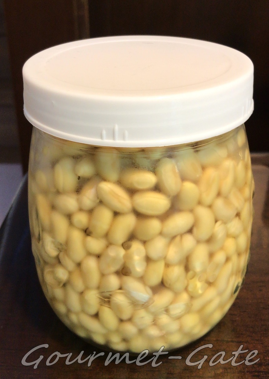大豆は水で戻す、瓶の破裂に注意