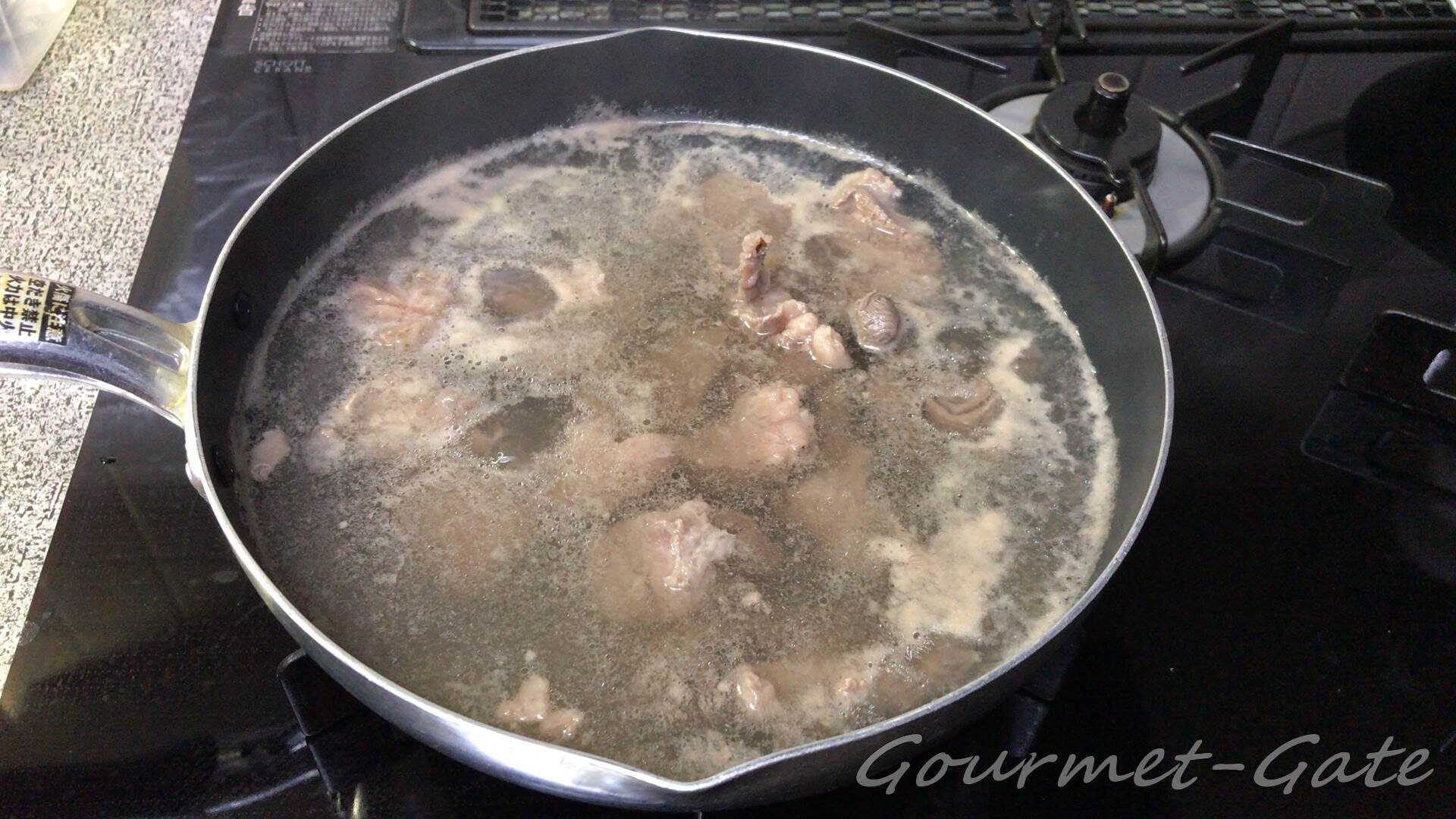 圧力鍋と言えども、牛すじは下茹でした方が良い