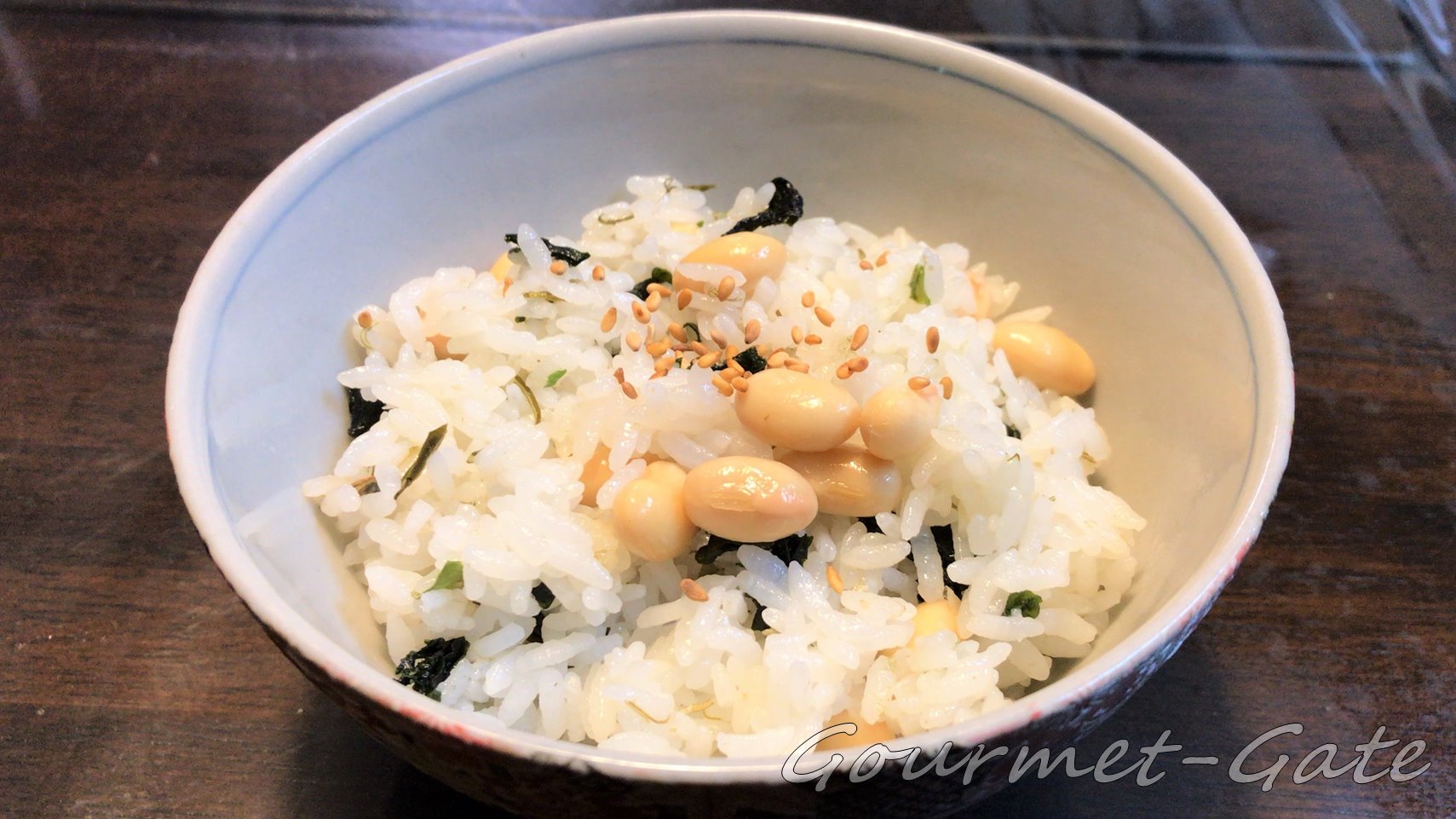 炊き込みご飯に、とろりんスープ、大豆はオマケ