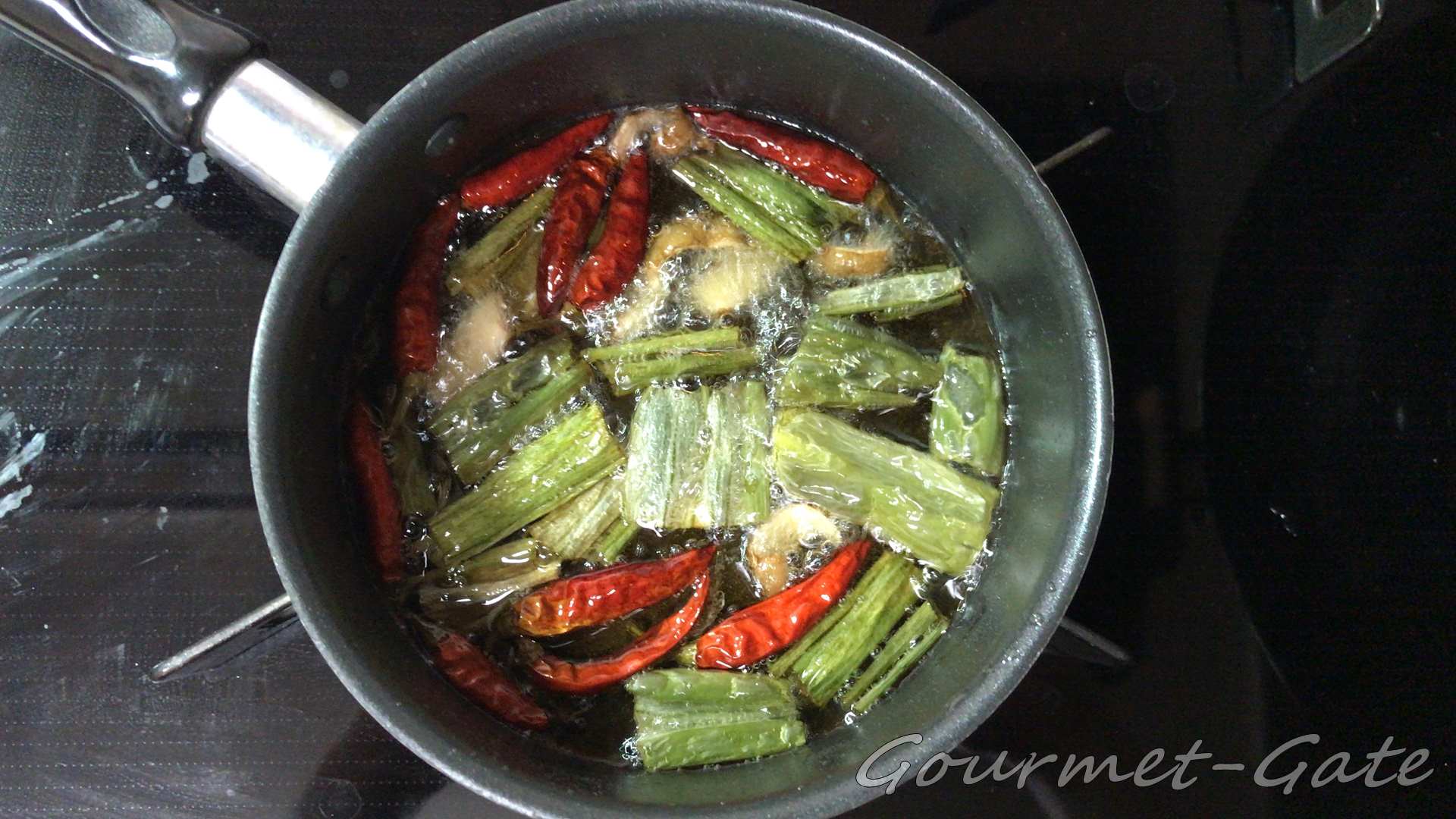 野菜がきつね色にあったら取り出す