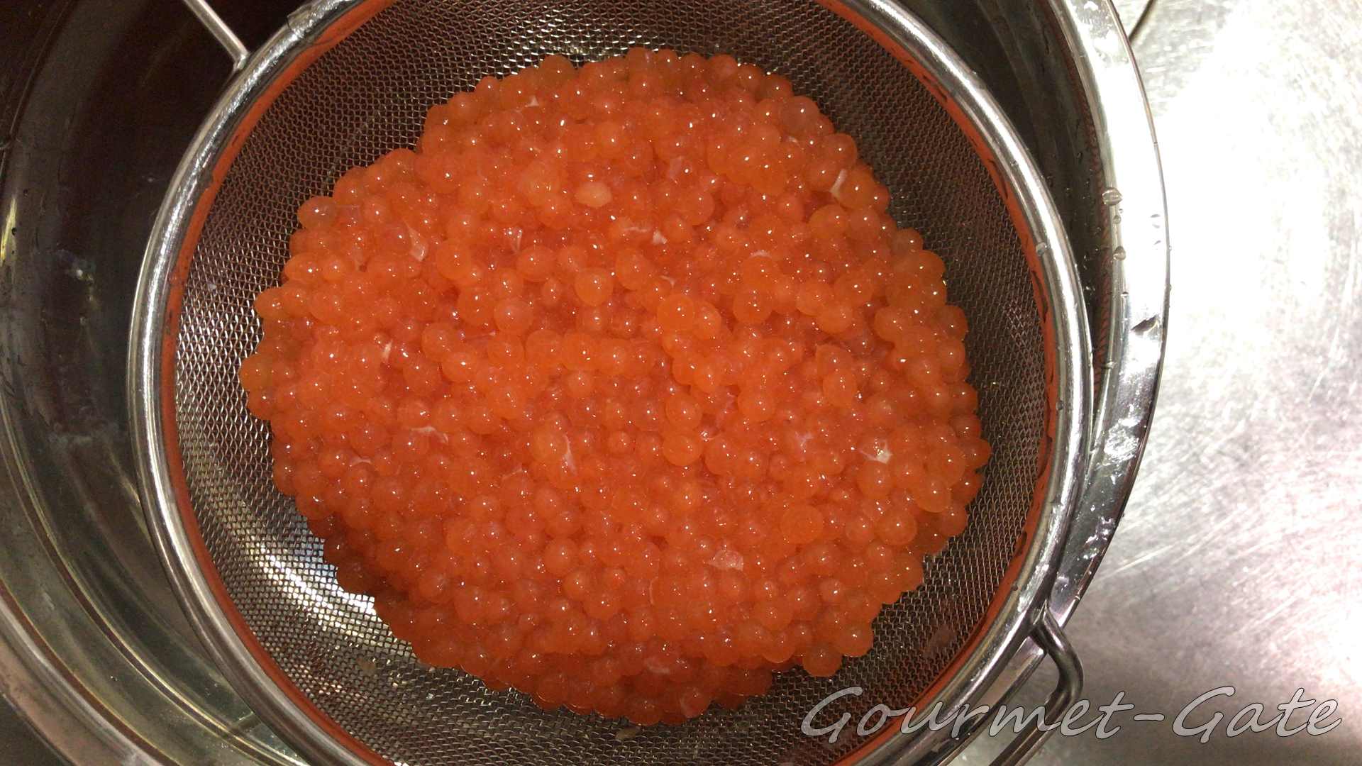生イクラの水を切るのが大事