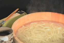 ざいごうどん、わら家、窓