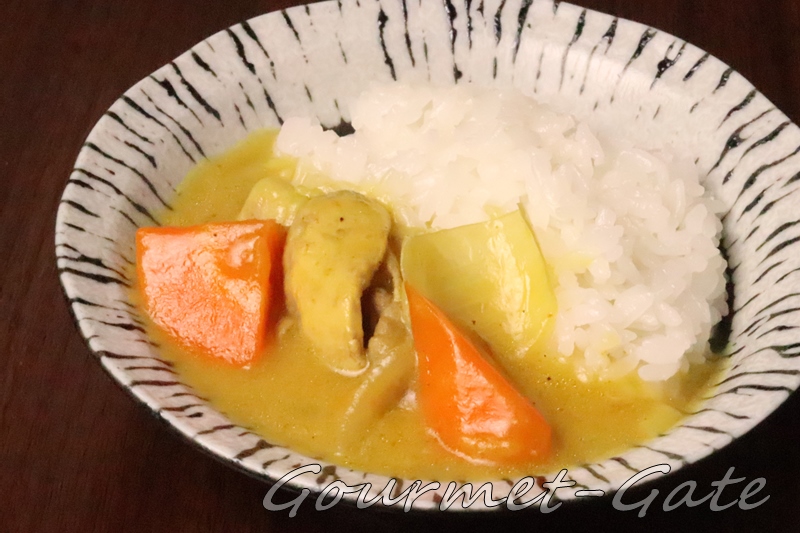 安心素材のお子様カレー、ルゥの色が淡い、盛り付け