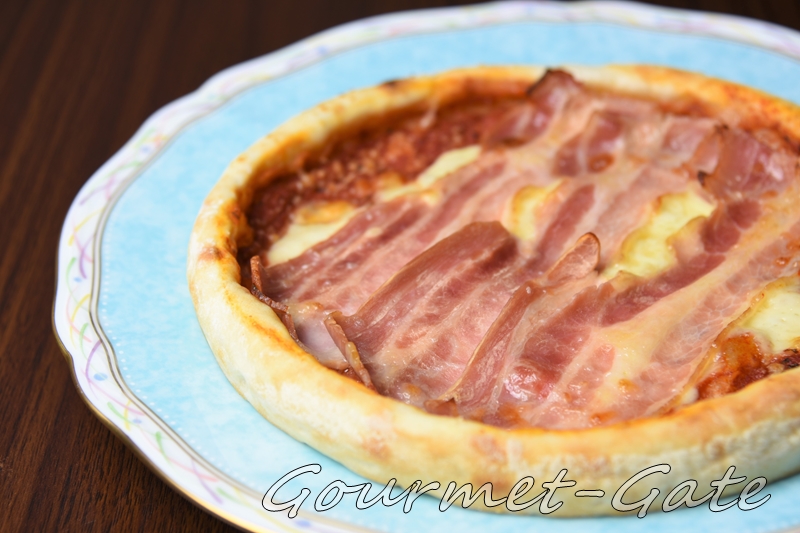 お肉屋さんの旨ベーコンのピザ、カーサ・カキヤ、Casa KakiYa