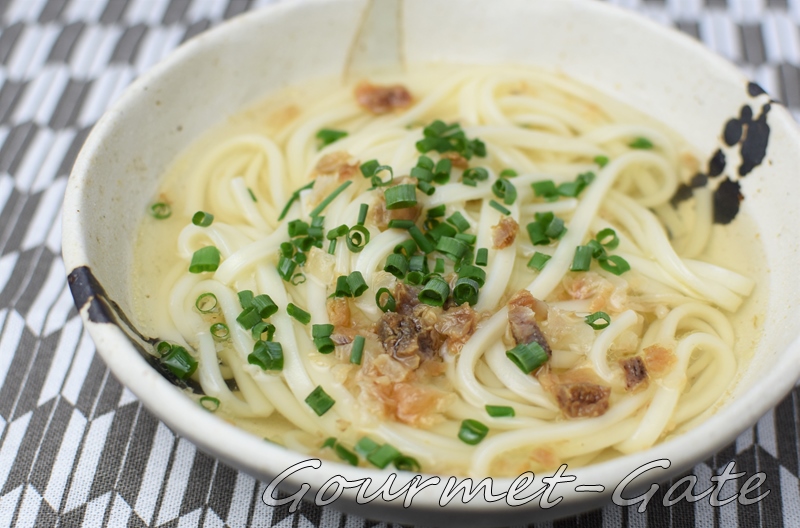 肉かすを乗せたかすうどん、コレでも良いお味
