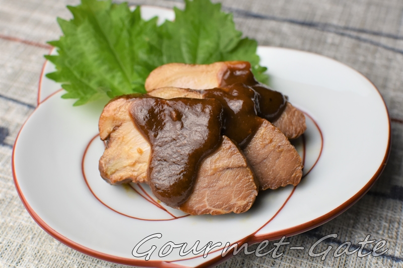 豚肉の味噌煮込み、米久、盛り付け