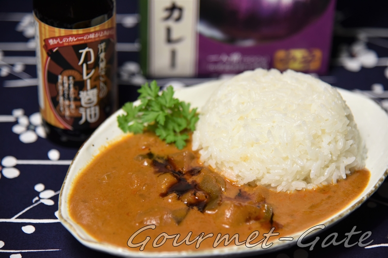 レトルトのカレーにカレー醤油、旨味がグッと増え、スパイシーに